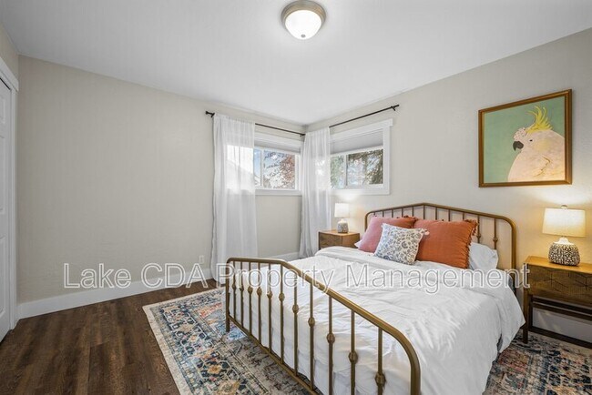 Building Photo - 3870 N Honeysuckle Dr