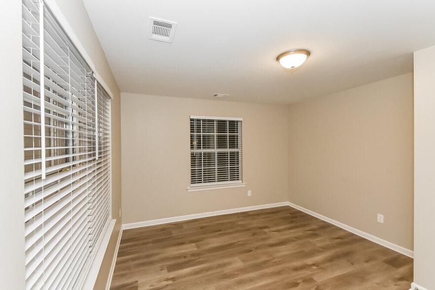 Building Photo - 7531 Sugarcreek Dr