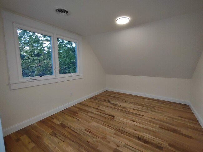 Building Photo - 394 Union Ave