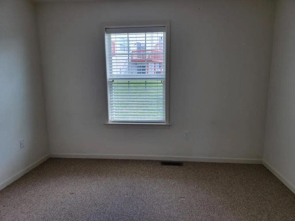 Building Photo - 639 Winding Ln