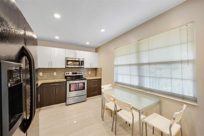 Building Photo - 800 Cypress Grove Dr