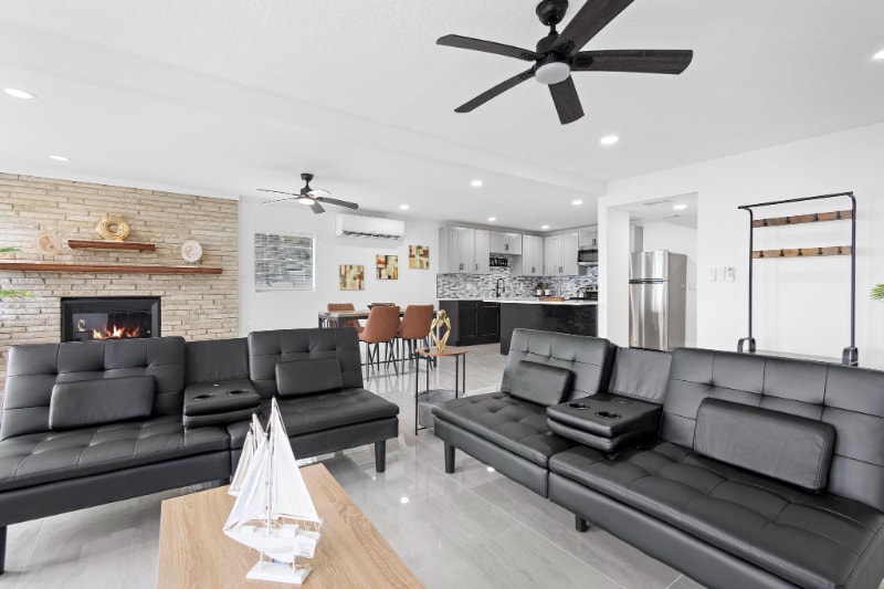 Building Photo - 1824 Lake St