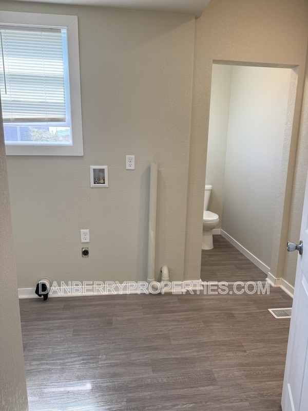 Building Photo - 425 N Cory St