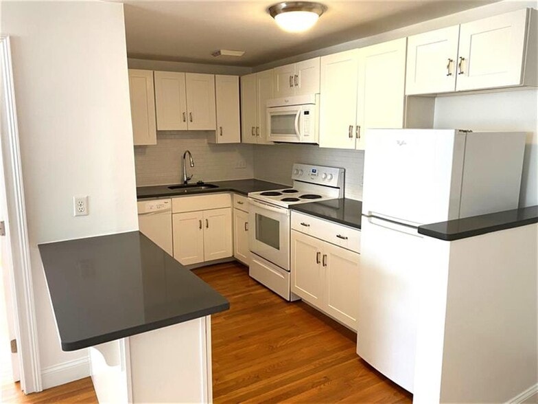 Building Photo - 134 Summer St