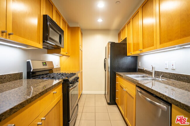 Building Photo - 1545 S Bentley Ave