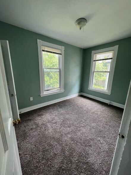 Building Photo - 64 Fairview St