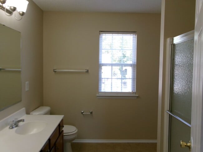 Building Photo - 3 bedroom, 2.5 bath home located in Bellegrove Preserve