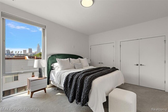 Building Photo - 284 Alfred St