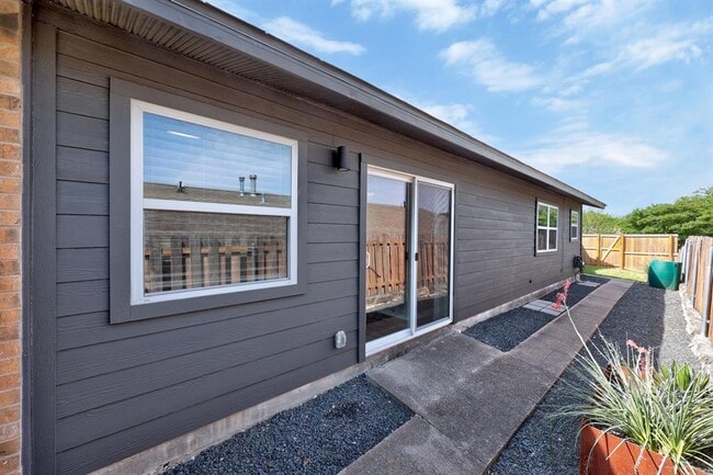 Building Photo - 5916 Signal Point