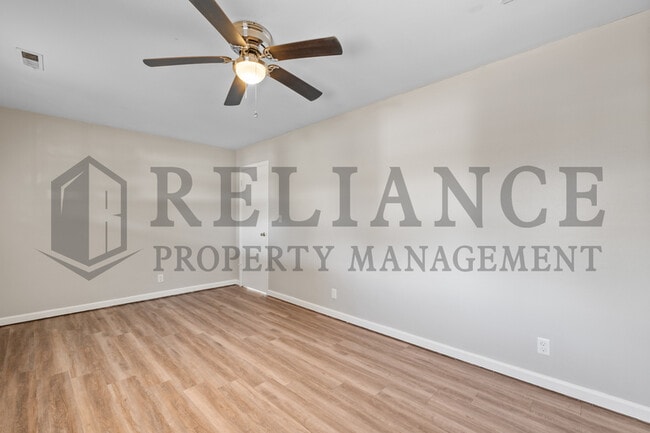 Building Photo - 4557 S Oak Ave