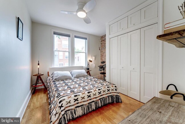 Building Photo - 602 14th Pl NE