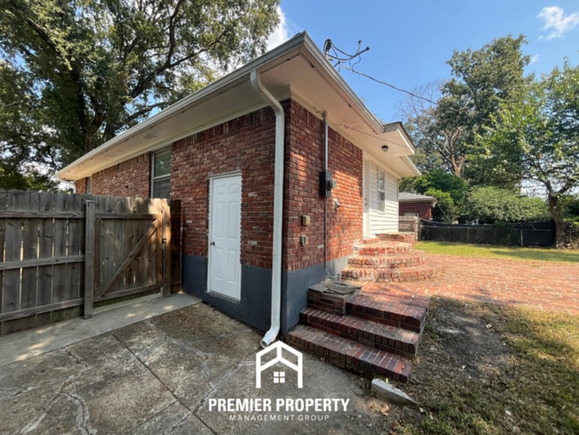 Building Photo - 5037 Woodlark Ave