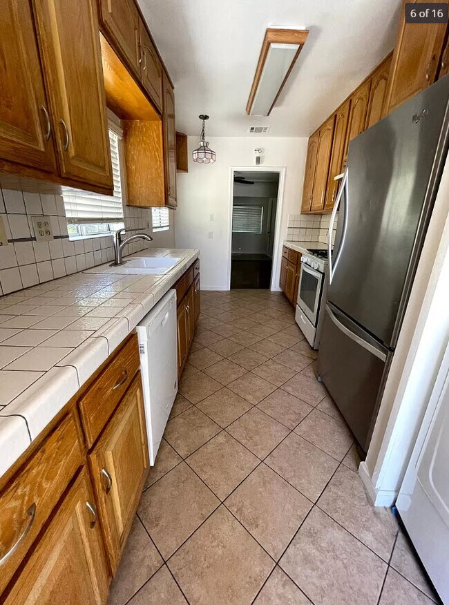 Building Photo - 1253 Irving Ave