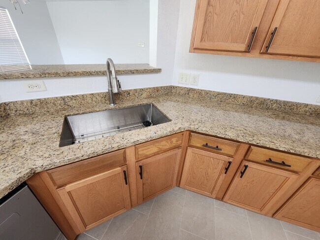 Building Photo - 427 Remington Heights Dr