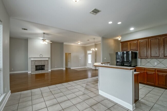 Building Photo - 12600 Woodland Hill Rd