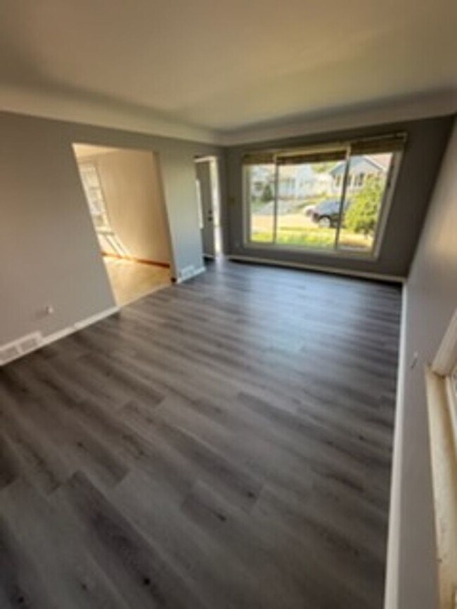 Building Photo - Charming Single-Family Home in Desirable Allen Park Neighborhood