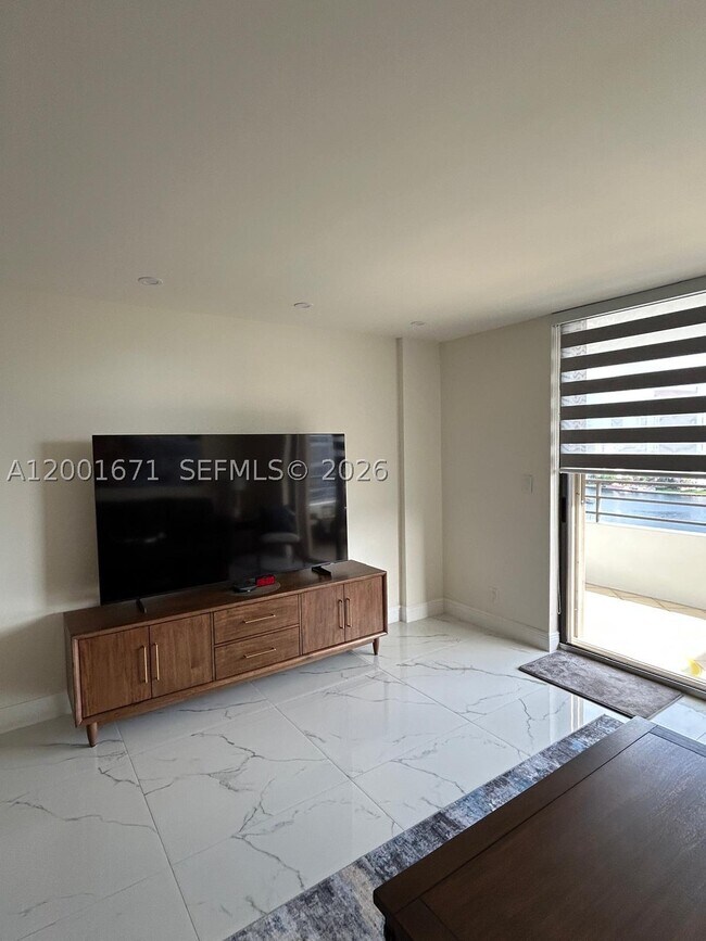 Building Photo - 2500 Parkview Dr