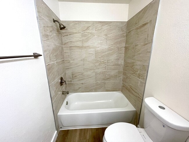 Building Photo - Gorgeous 2-Story Home with Golf Course Views and Modern Amenities!