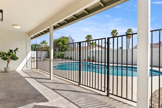 Building Photo - 6021 E Acoma Dr