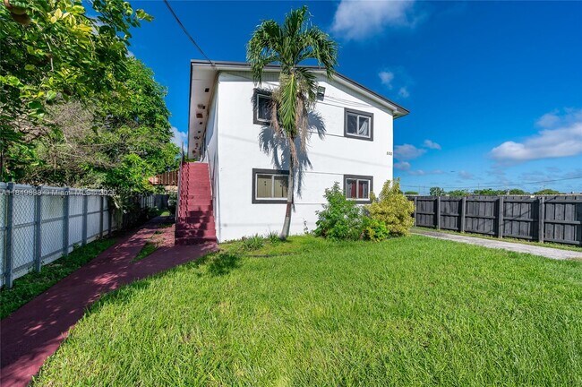 Building Photo - 520 SW Krome Terrace