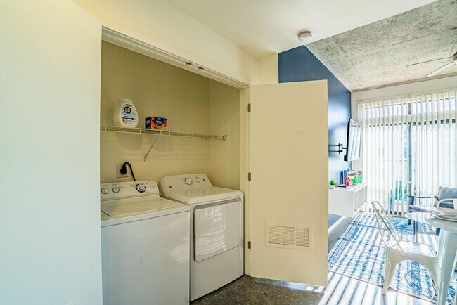 Building Photo - 333 E Roosevelt St