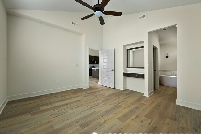 Building Photo - 100-102 Amberwood Ct