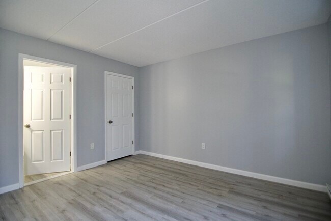 Building Photo - 22 Maple Crest Cir