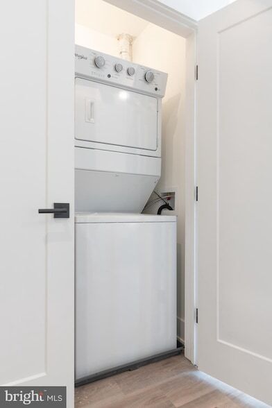 Building Photo - 1421 E Columbia Ave