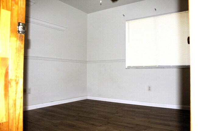 Building Photo - 421 Nogales Ave NE