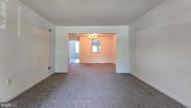 Building Photo - 1227 Cross Creek Dr