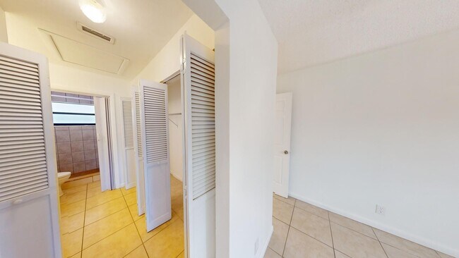 Building Photo - 1580 Montauk Dr