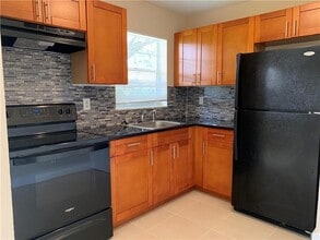 Building Photo - 5180 NE 6th Ave