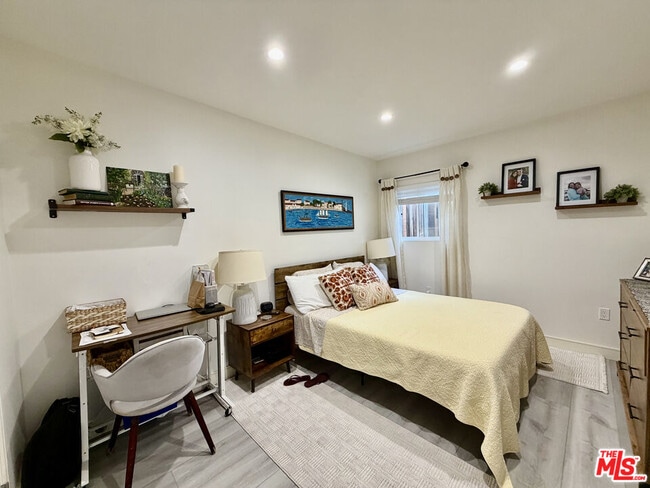 Building Photo - 7764 Fountain Ave