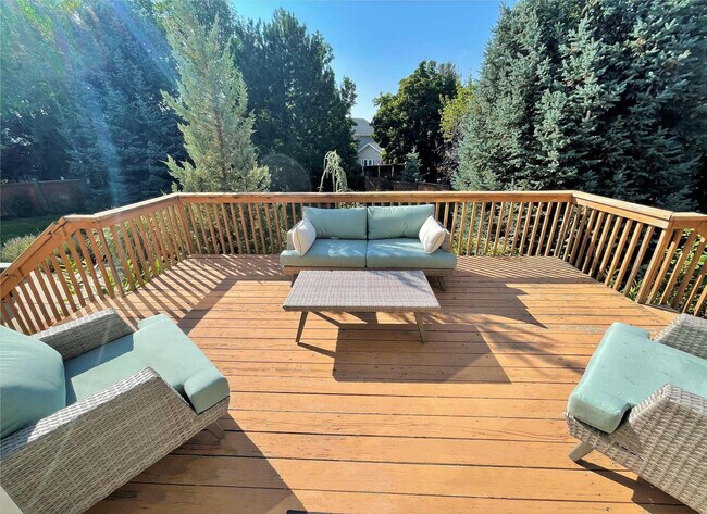 Building Photo - 2009 Sweetbriar Ln