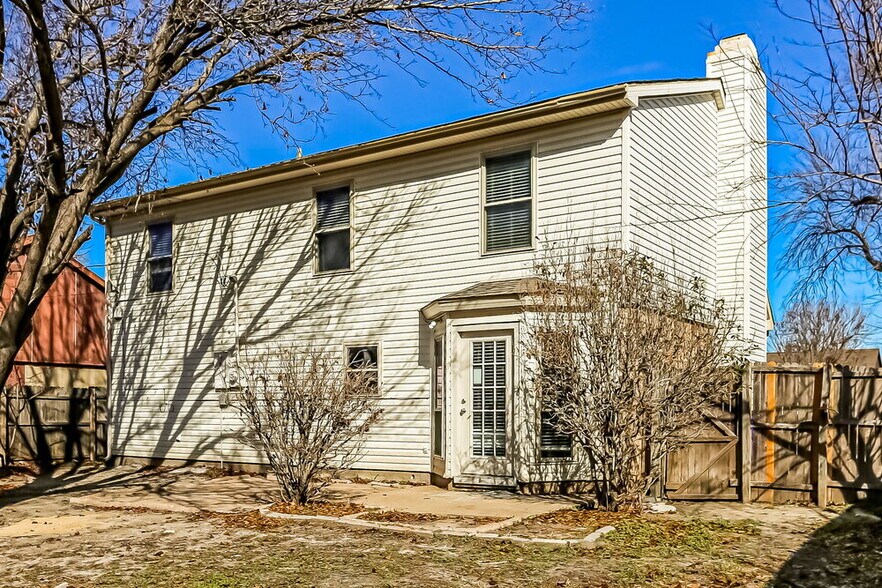 Building Photo - 511 Rosewood Ln