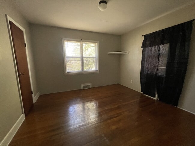 Building Photo - 177 Daniels Pl