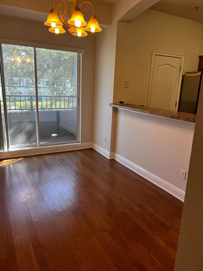 Building Photo - Milk District Townhouse!!