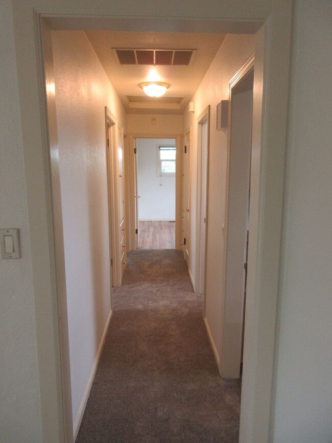 Building Photo - Three Bedroom Home in Keizer on corner lot