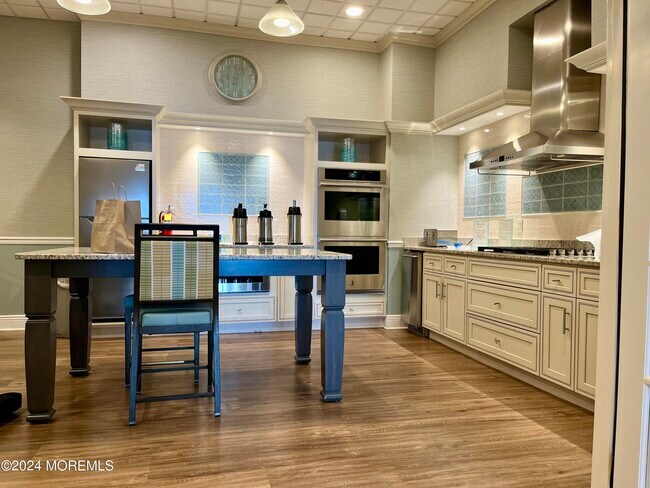 Building Photo - 700 Ocean Ave N