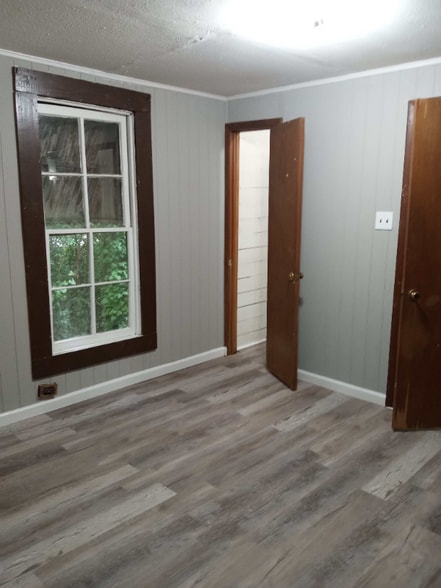 Building Photo - 712 Church Ave