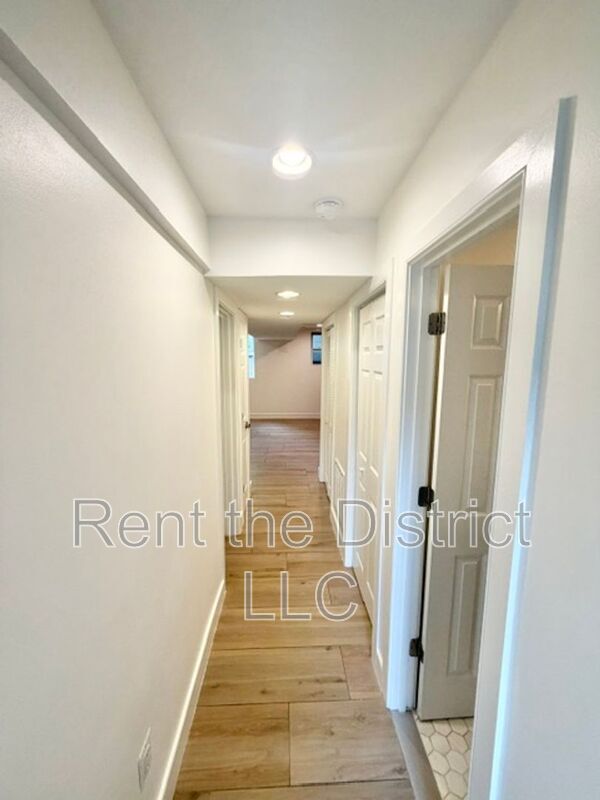 Building Photo - 605 Kenyon St NW