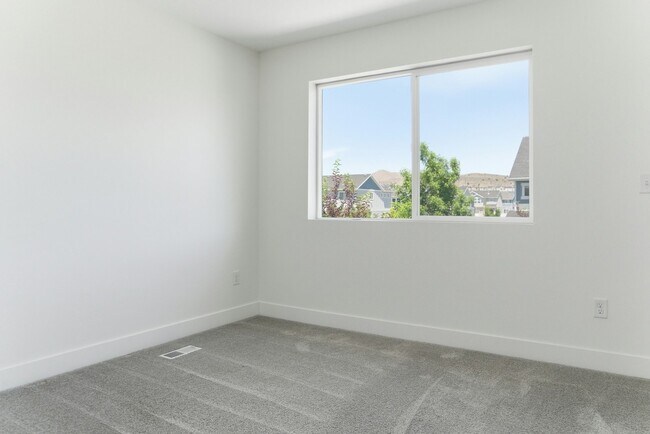 Building Photo - 5152 E Sequoia Way