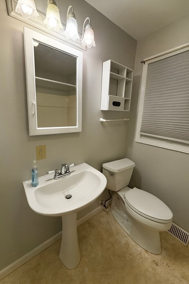 Building Photo - 2 Bedroom 2 Bath Home on Lake Delta For Rent!