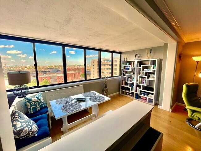 Building Photo - 8 Whittier Pl