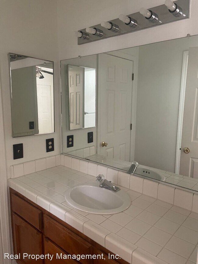 Building Photo - 4 br, 3 bath House - 525 Chancellor Blvd