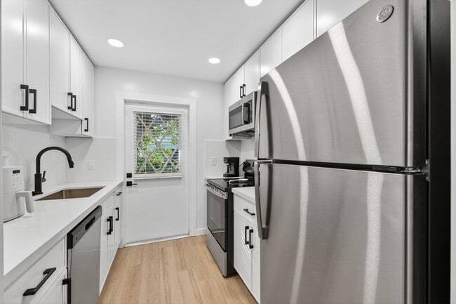 Building Photo - 800 Tropic Blvd