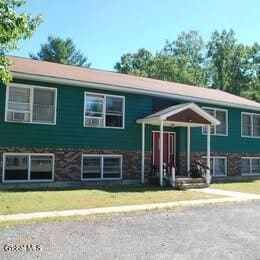Primary Photo - 667 Geyser Rd