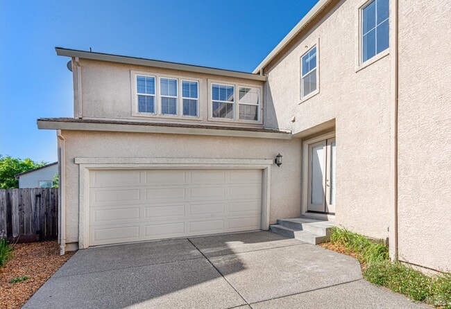 Building Photo - 525 Sauvignon Pl