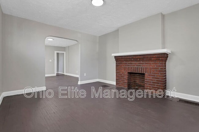 Building Photo - 793 E Starr Ave