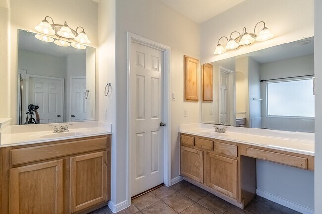 Building Photo - 11414 Summit Bay Dr